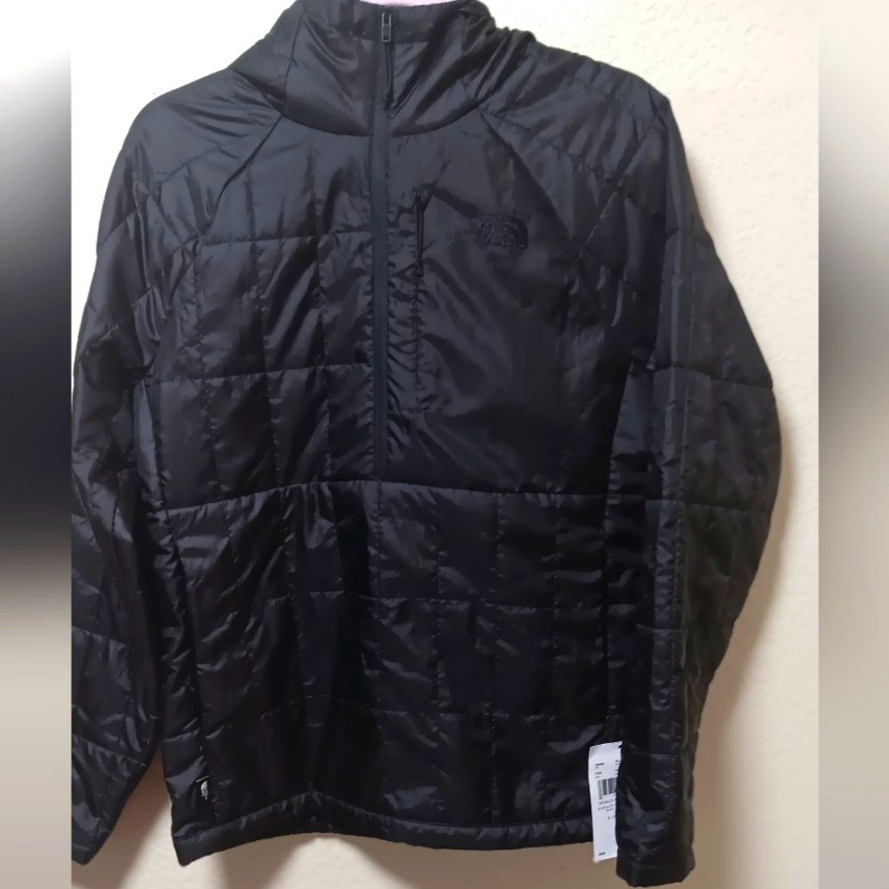 Women's North face quilted, pull overcoat.